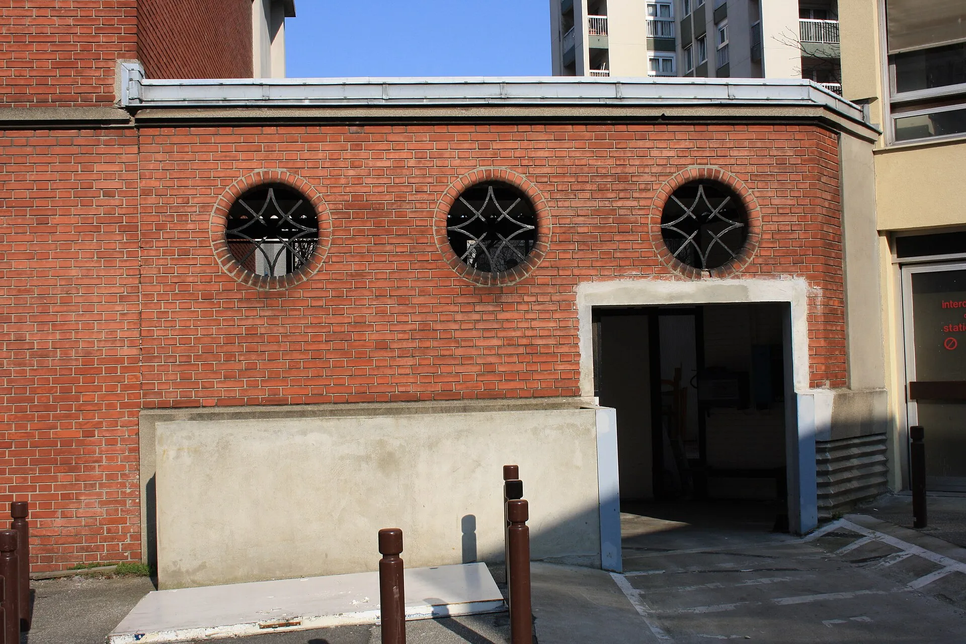 L'entrée d'un hôpital