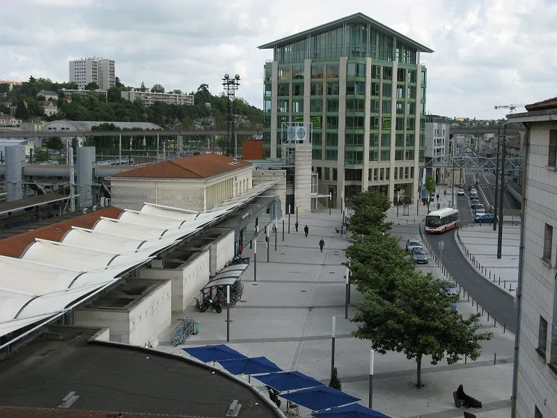 Le bâtiment voyageurs de la gare de Poitiers