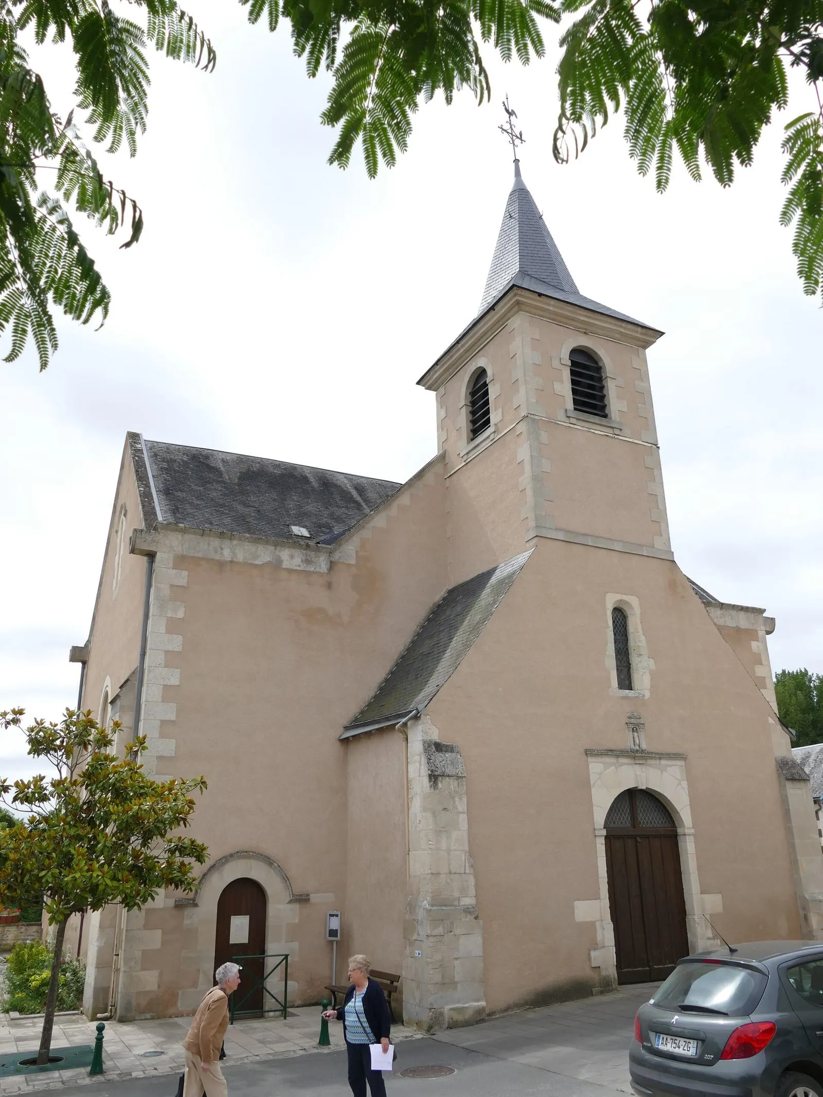 L'église Saint-Clément, dans le bourg de Chasseneuil-du-Poitou