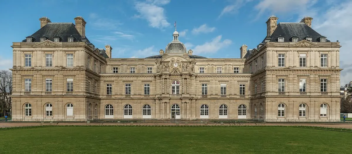 Le Palais du Luxembourg à Paris, siège du Sénat, vu depuis le jardin