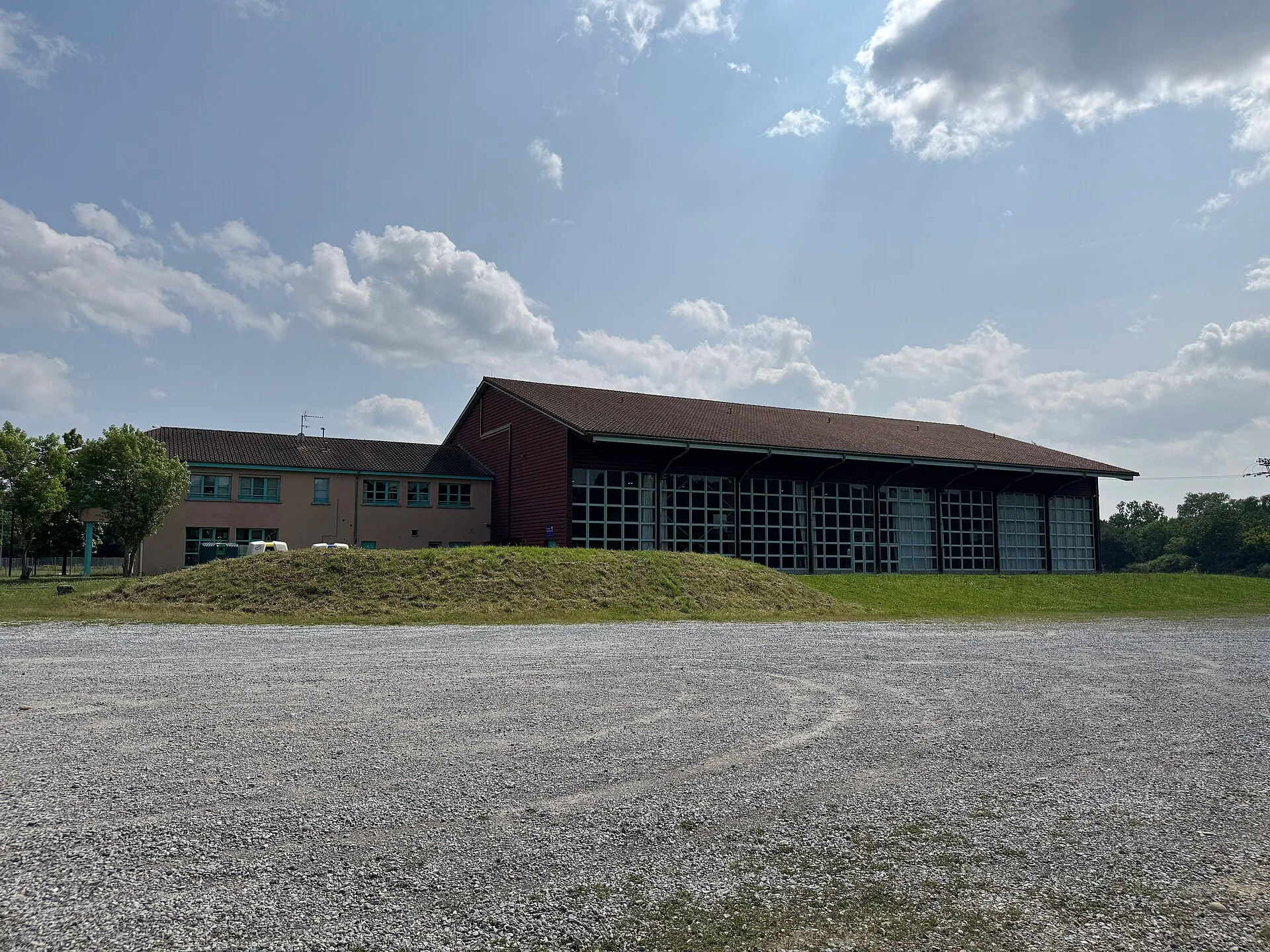 Un gymnase multisports, image d'illustration